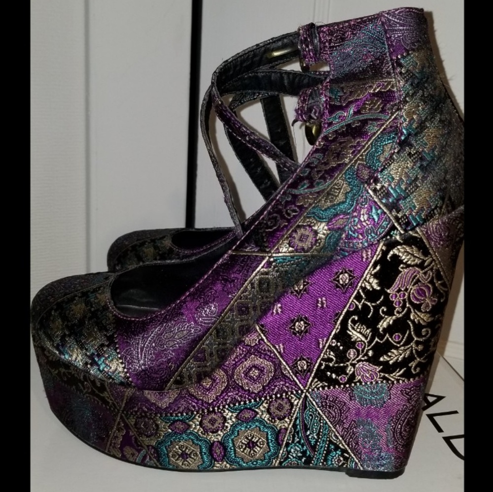 Gorgeous Platform Wedges 41